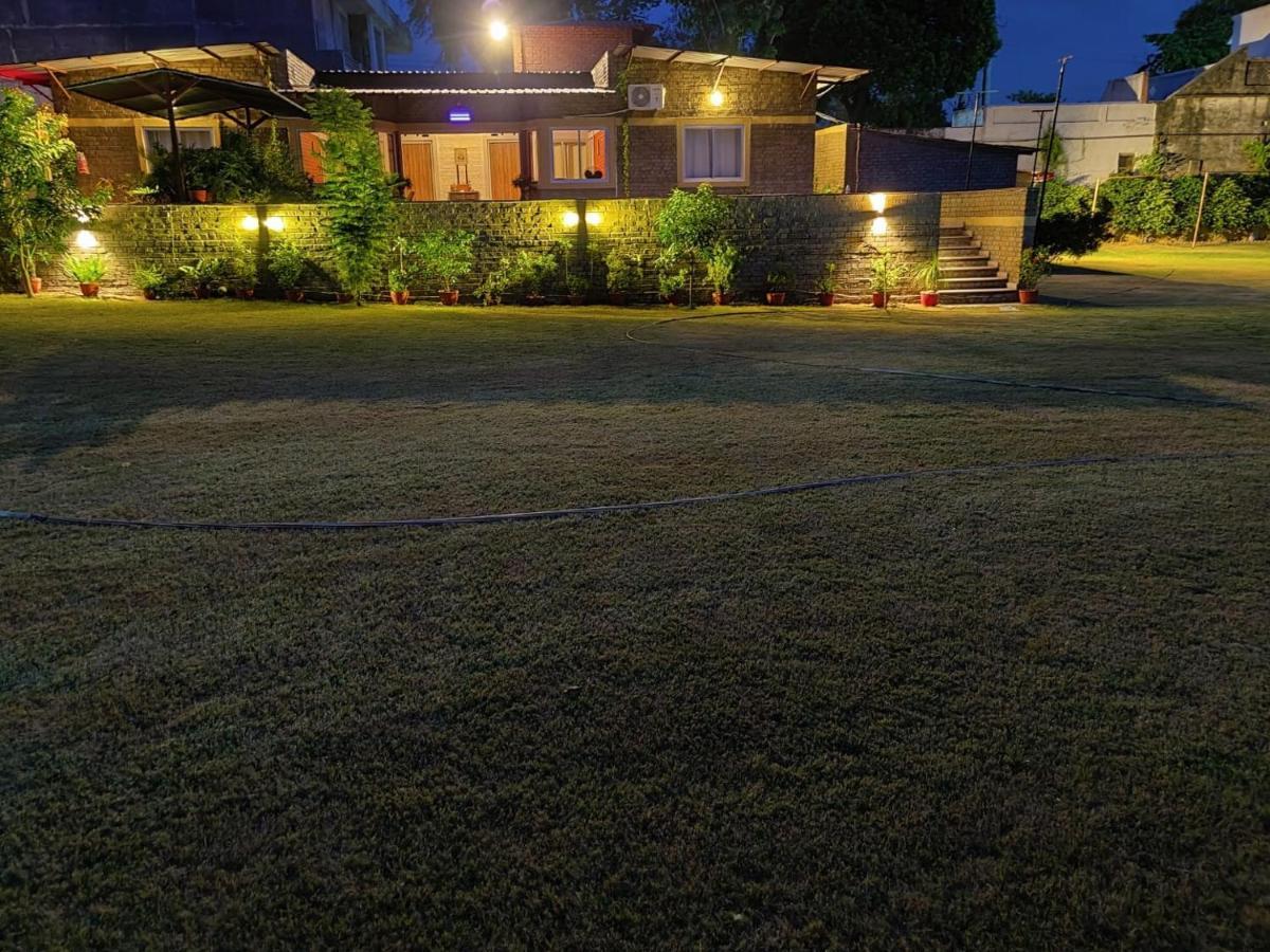 Hotel Brick Field Varanasi Exterior foto