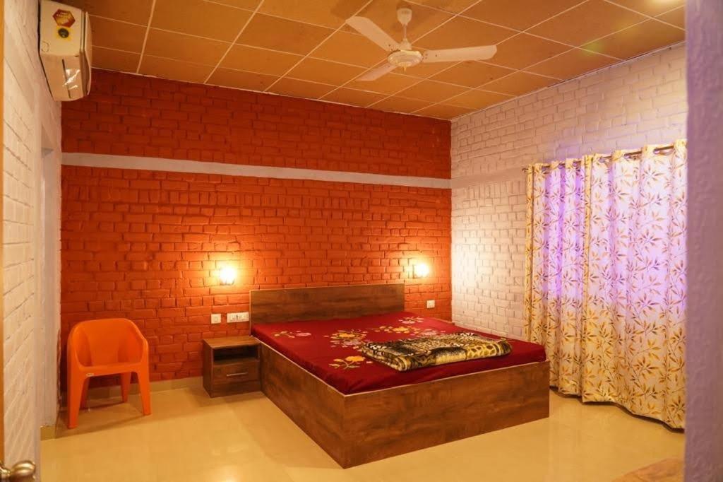 Hotel Brick Field Varanasi Exterior foto