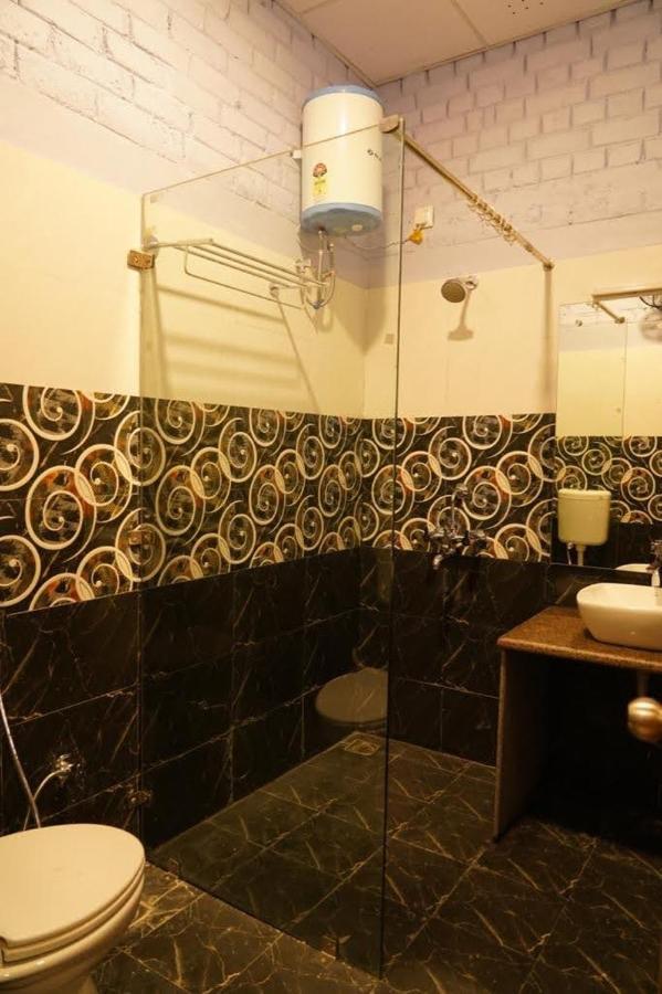 Hotel Brick Field Varanasi Exterior foto