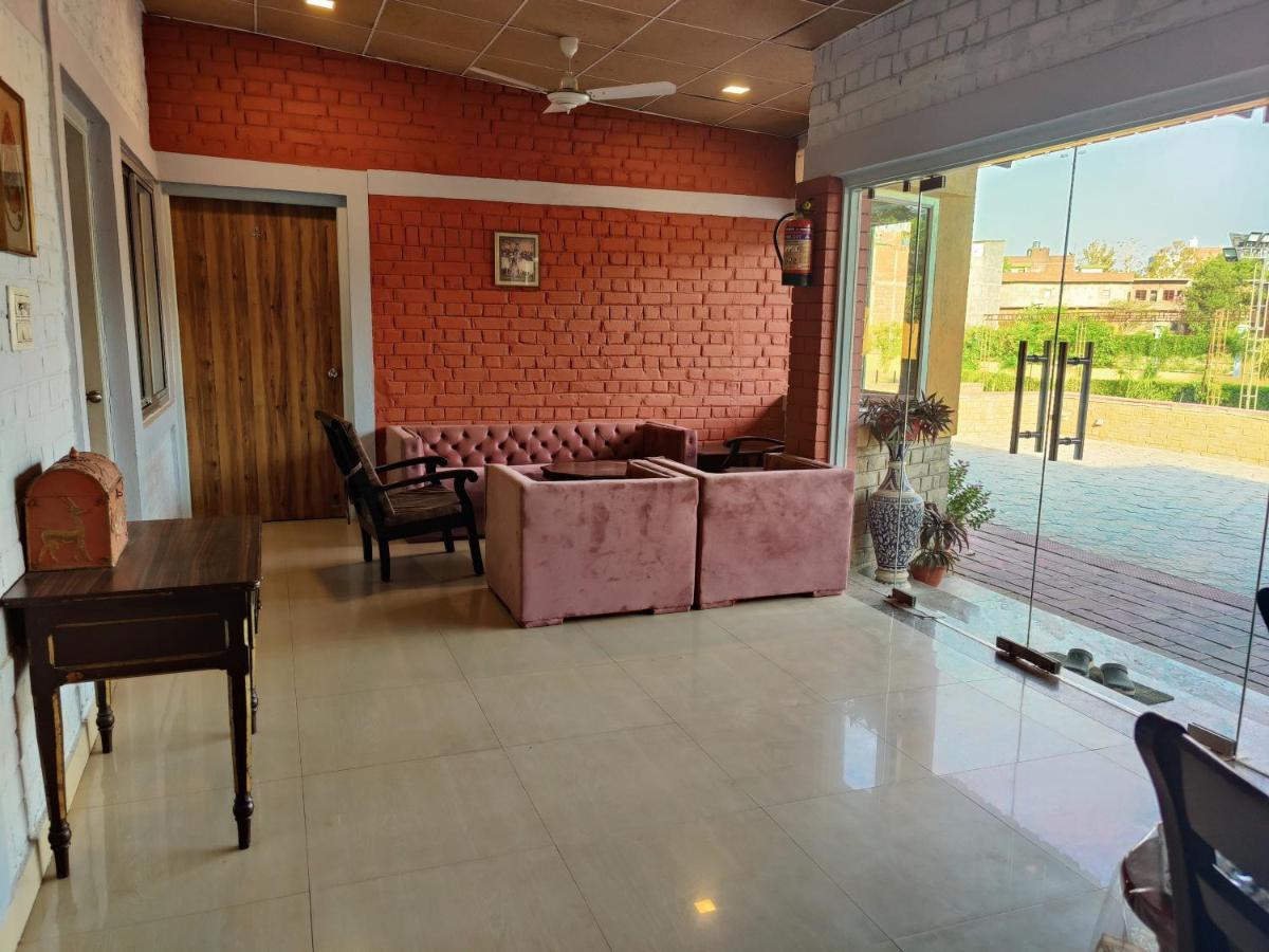 Hotel Brick Field Varanasi Exterior foto