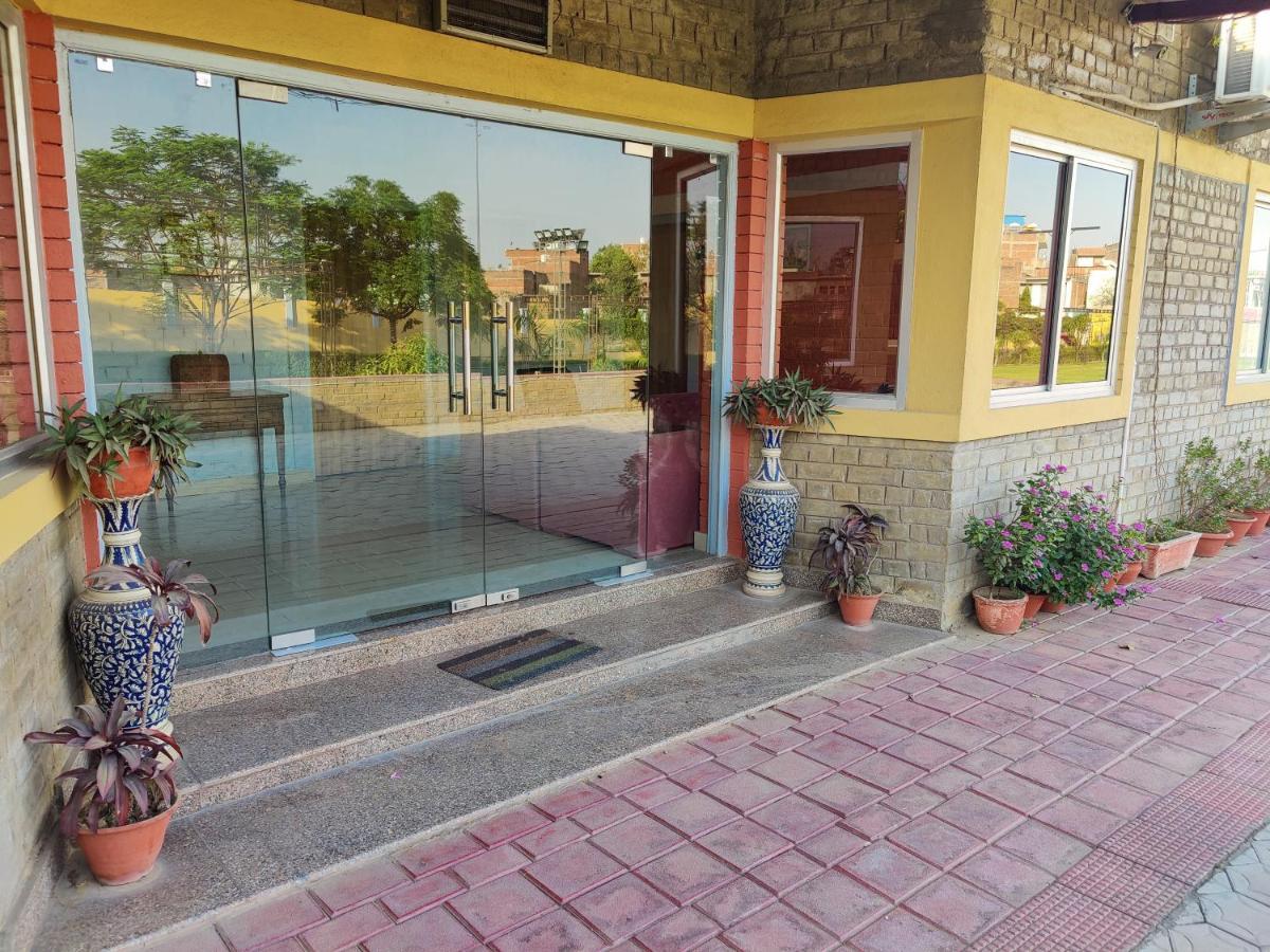 Hotel Brick Field Varanasi Exterior foto