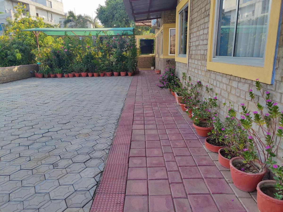 Hotel Brick Field Varanasi Exterior foto