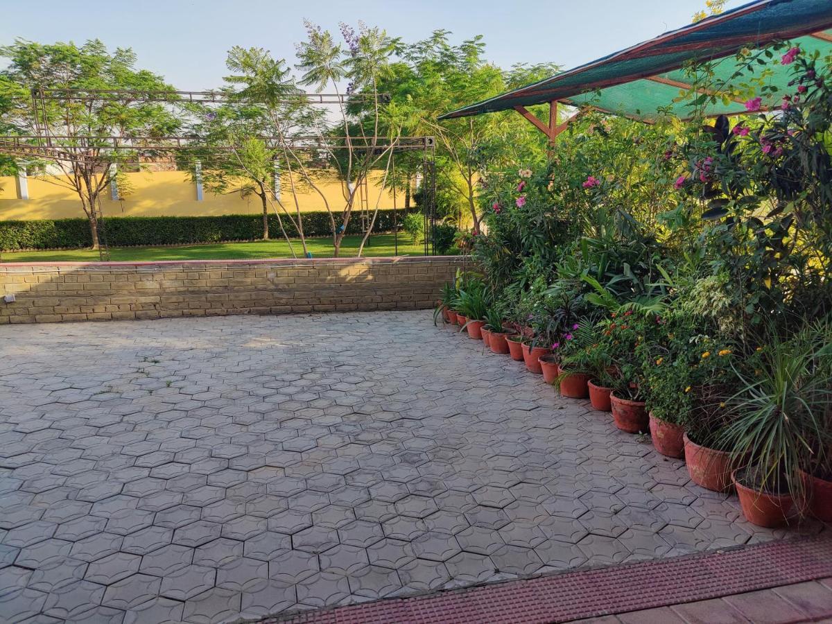 Hotel Brick Field Varanasi Exterior foto